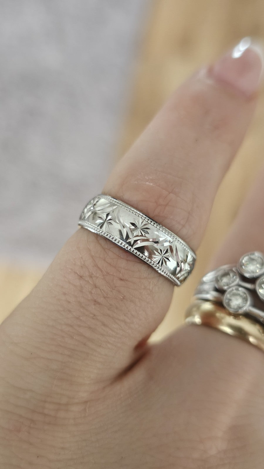 9ct White Gold Engraved Floral Starburst Band Ring Size N 1/2 Hallmarked 3.77g