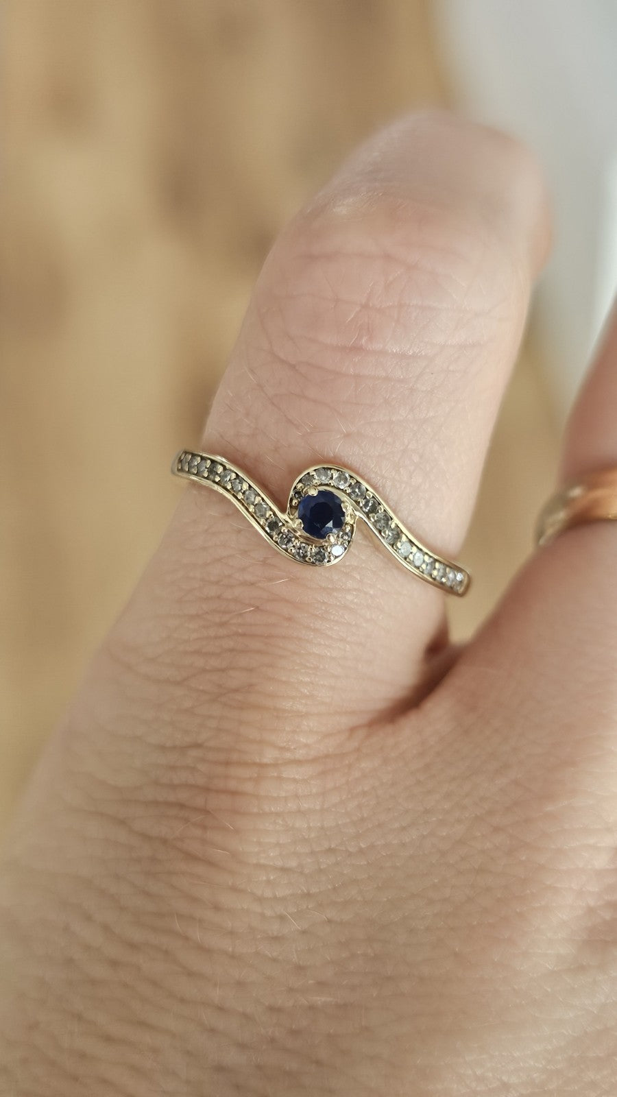 9ct Yellow Gold Natural Sapphire & Diamond 0.15ct Swirl Ring Size Q Hallmarked