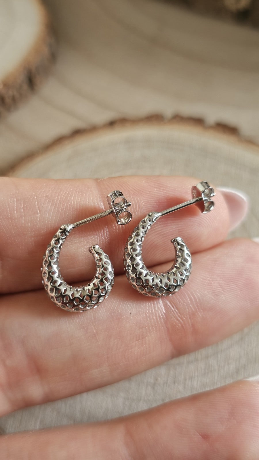 925 Sterling Silver Chunky Graduated C Hoop Earrings Textured Lattice Pattern