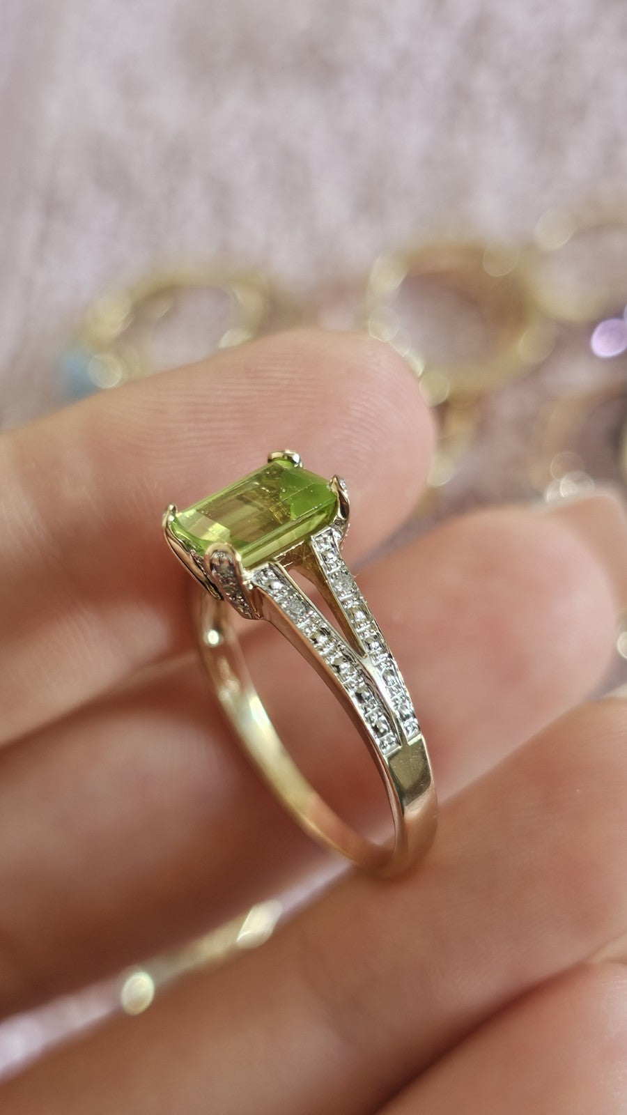 💚 9ct Yellow Gold Natural Peridot & Diamond Ring , Size S, Hallmarked
