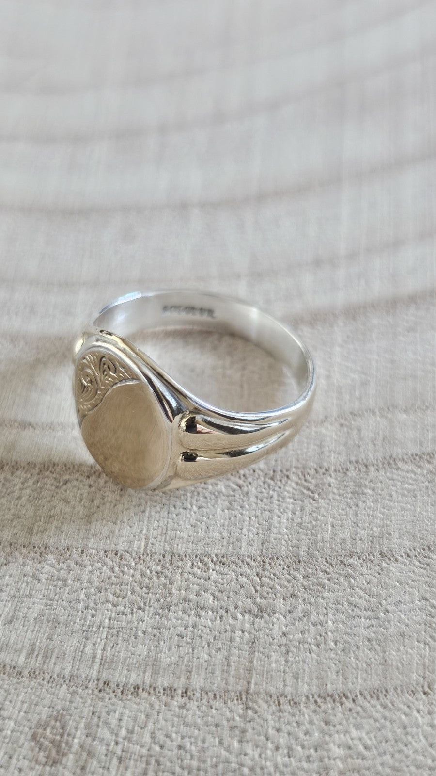 Vintage 9ct Gold & Silver Oval Signet Ring – Engraved Floral Design 4.48g, P1/2
