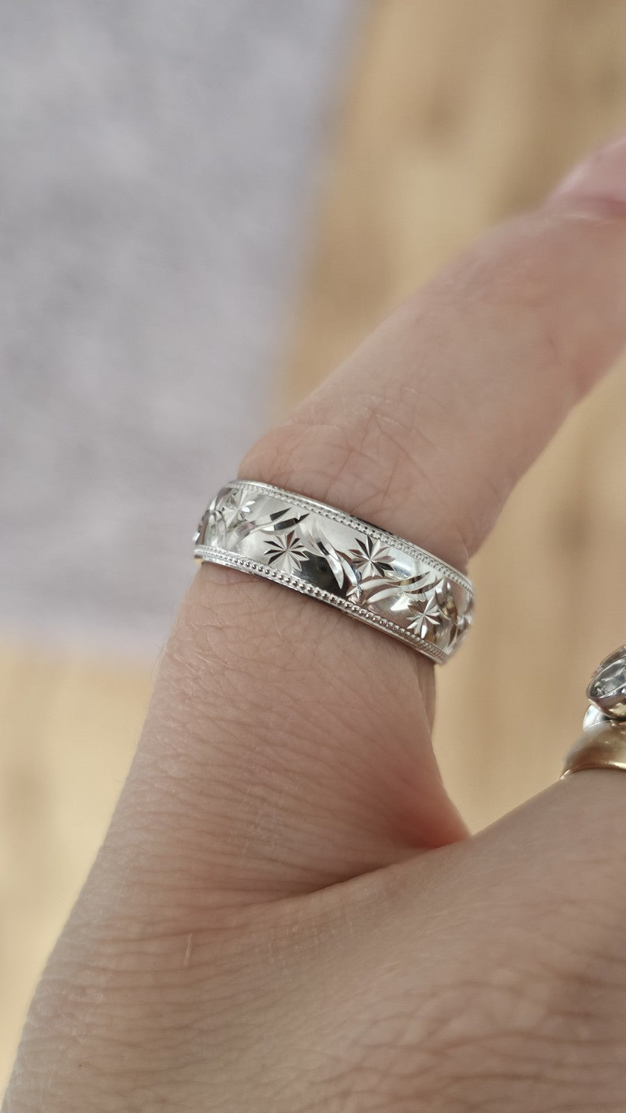 9ct White Gold Engraved Floral Starburst Band Ring Size N 1/2 Hallmarked 3.77g