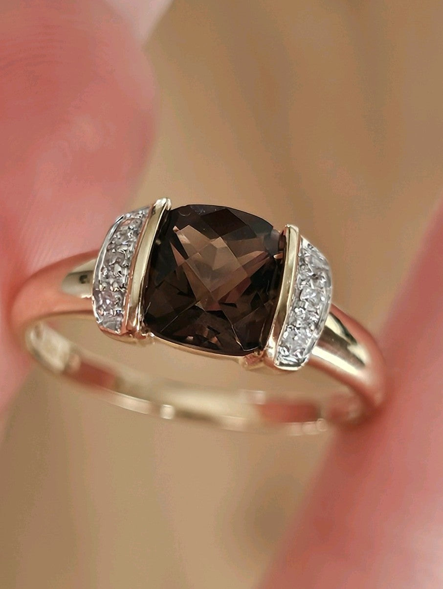 💎 9ct Yellow Gold Natural Smoky Quartz & Diamond Ring – Size P 💎