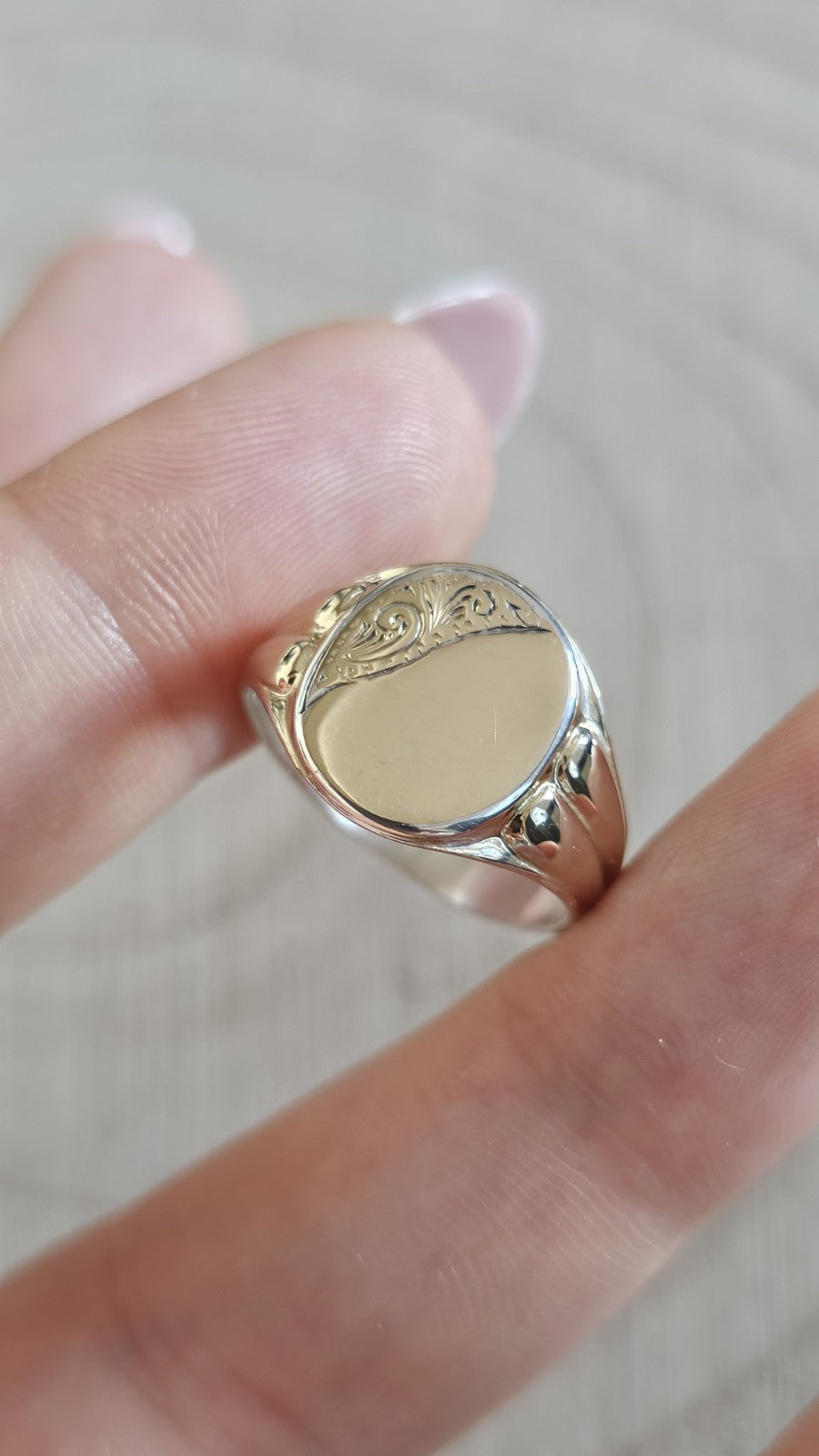 Vintage 9ct Gold & Silver Oval Signet Ring – Engraved Floral Design 4.48g, P1/2