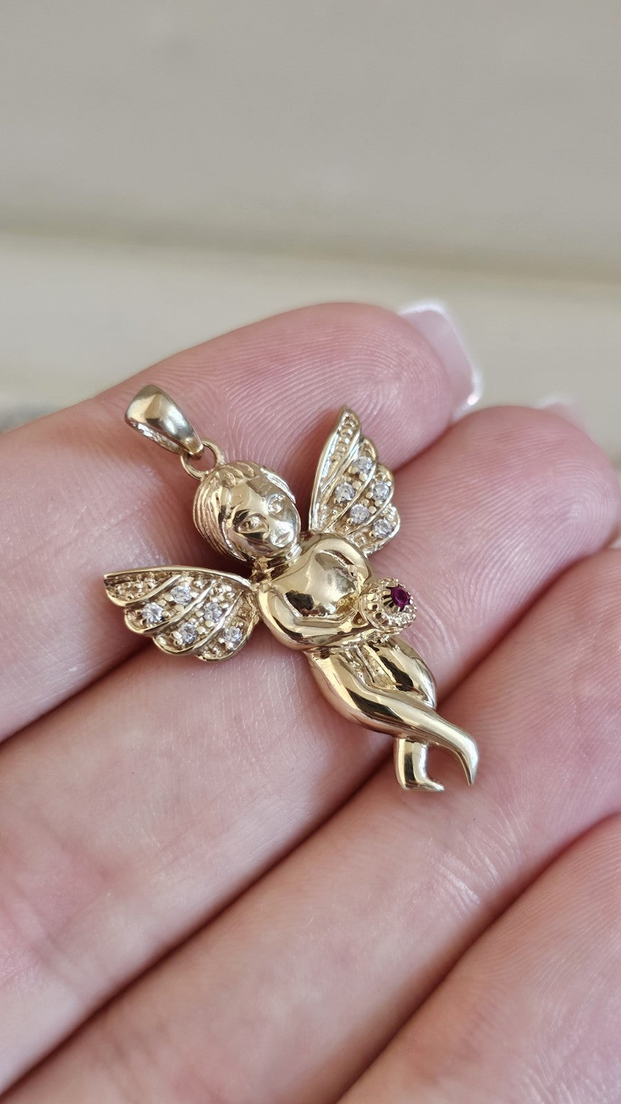 👼 9ct Yellow Gold Angel Pendant – Stone Set Wings ❤️