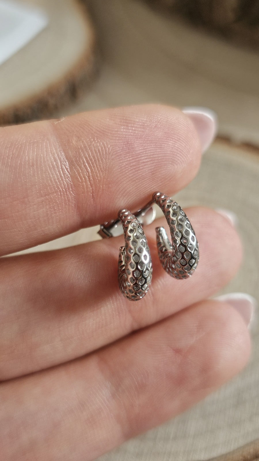 925 Sterling Silver Chunky Graduated C Hoop Earrings Textured Lattice Pattern