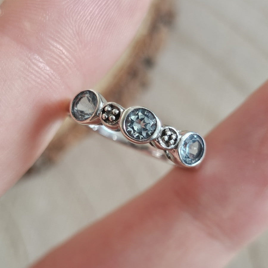 925 Sterling Silver Blue Topaz & Diamond Three Stone Ring Size N 1/2 DIA