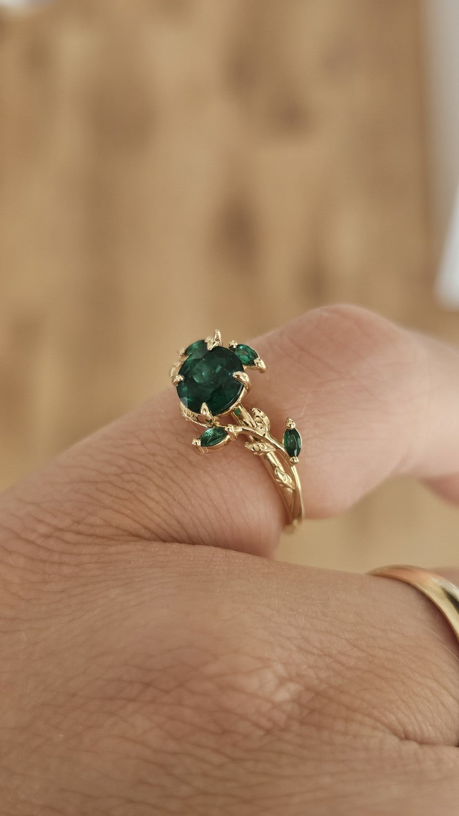 💚 10ct Yellow Gold Natural Tsavorite Garnet Floral Ring – Size M – 2.30g