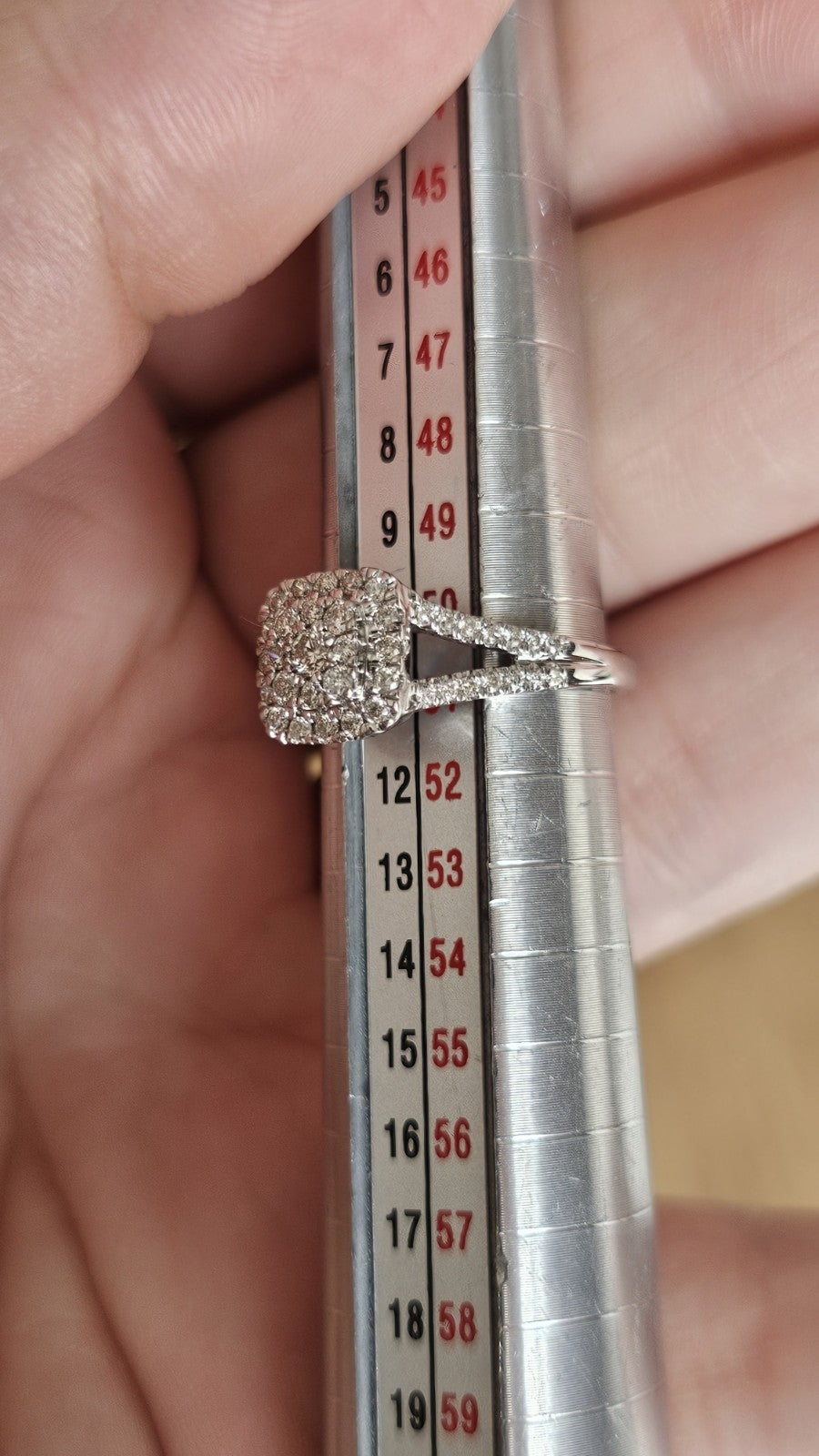 💎 9ct White Gold 0.50ct Natural Diamond Cluster Ring – Size K½ – Sparkling