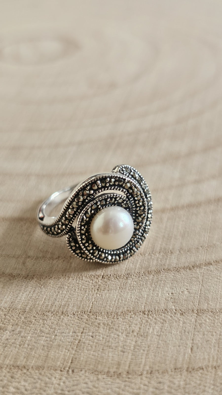 925 Sterling Silver Pearl & Marcasite Swirl Statement Ring – Size S 1/2