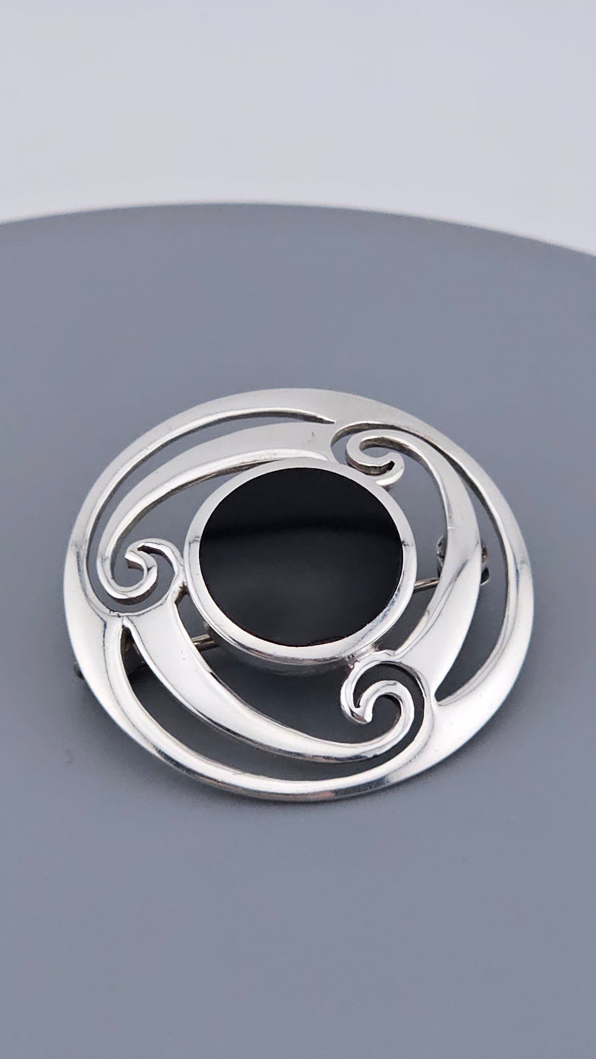 925 Sterling Silver & Black Onyx Openwork Swirl Brooch Pin (7.6g)