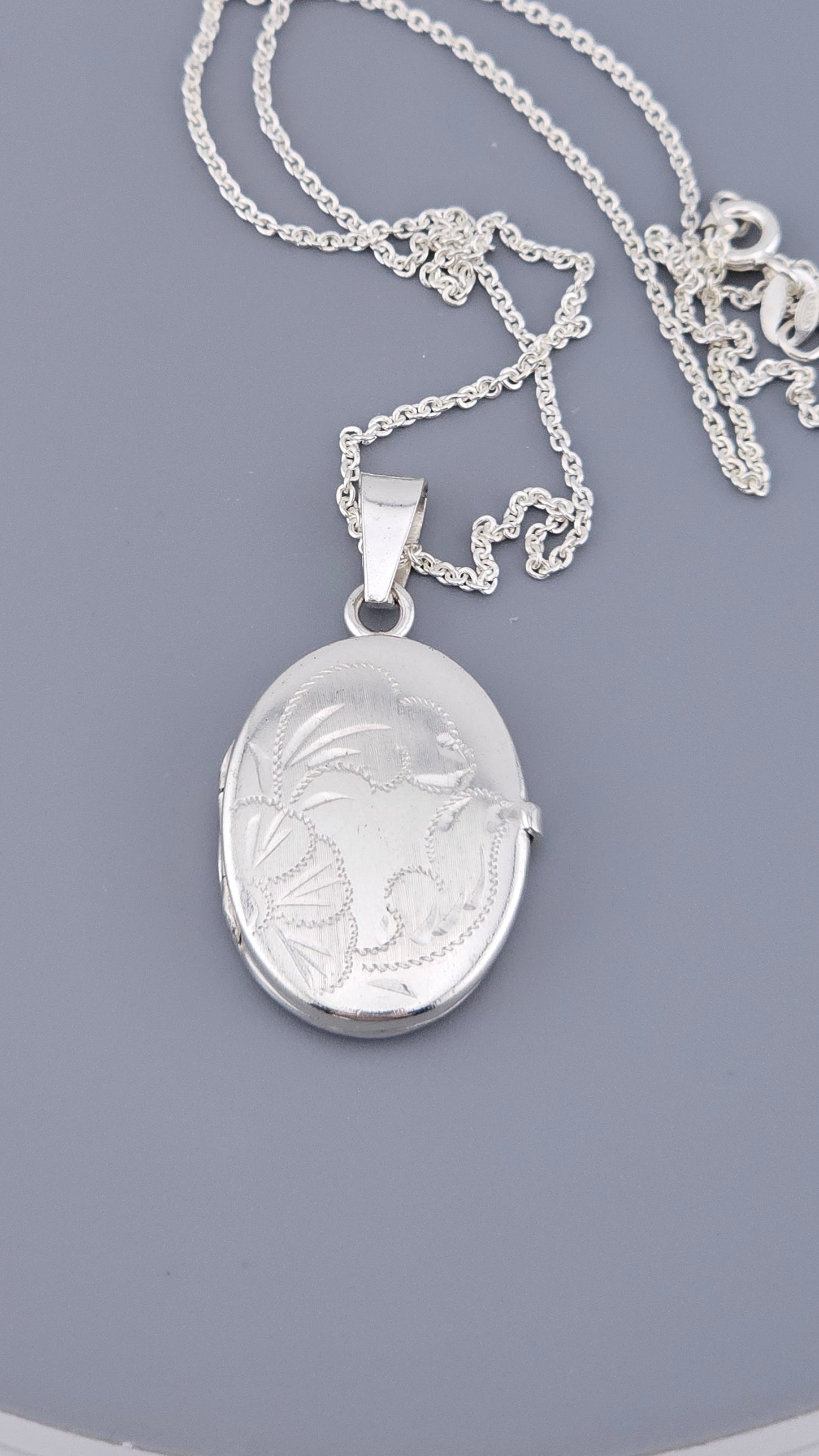 925 Sterling Silver Engraved Oval Locket Pendant Necklace