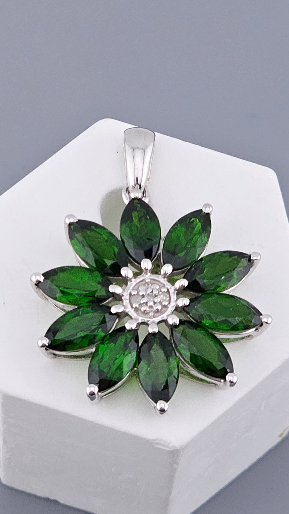 #SterlingSilver #ZirconPendant #FlowerNecklace #MarquiseCut #VintageJewelry #SilverPendant #FloralJewelry #SparklingSilver #PreLovedFashion #GiftForHer