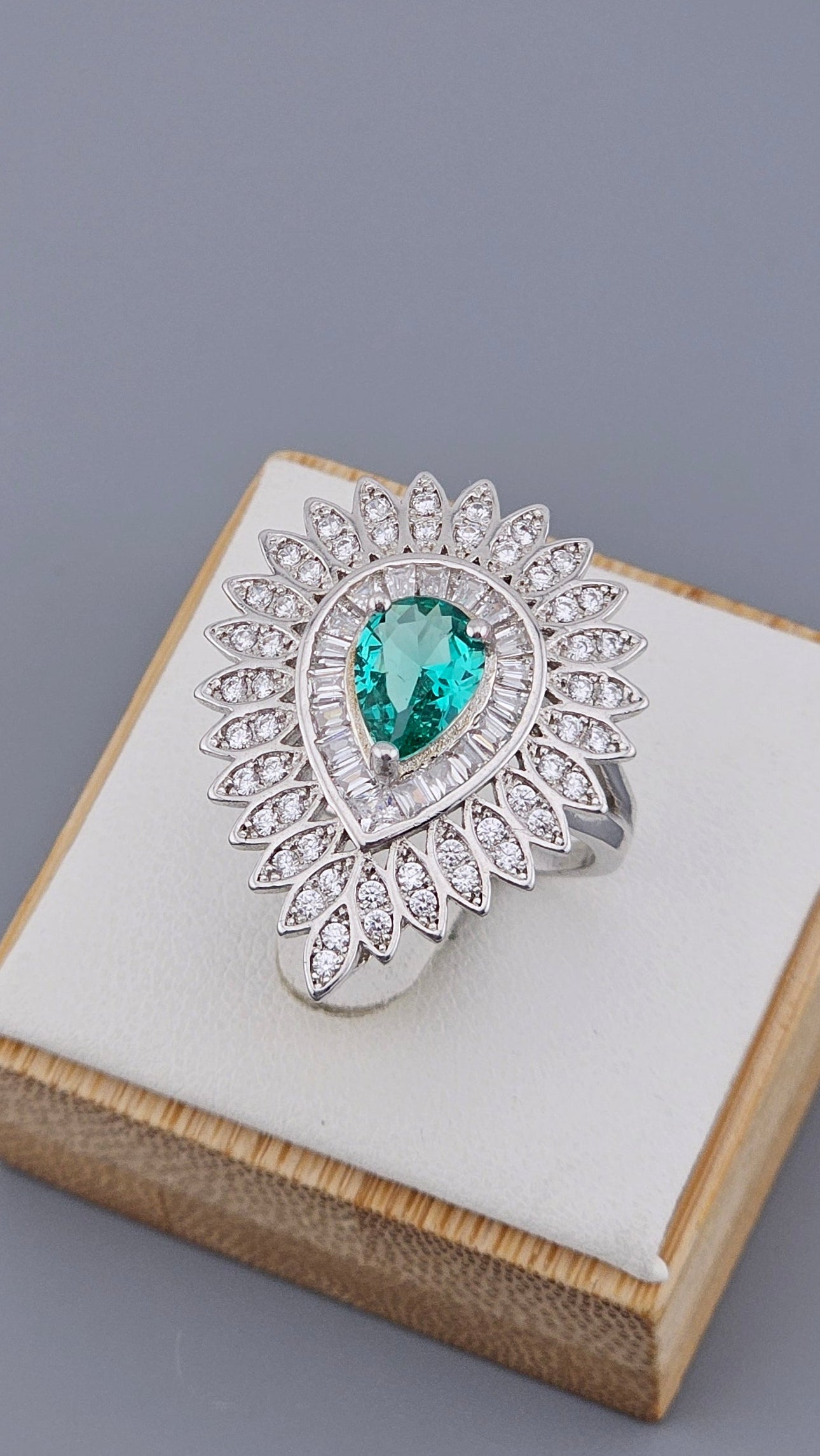 925 Sterling Silver Green Pear CZ Sunburst Statement Ring - Size UK O 1/2