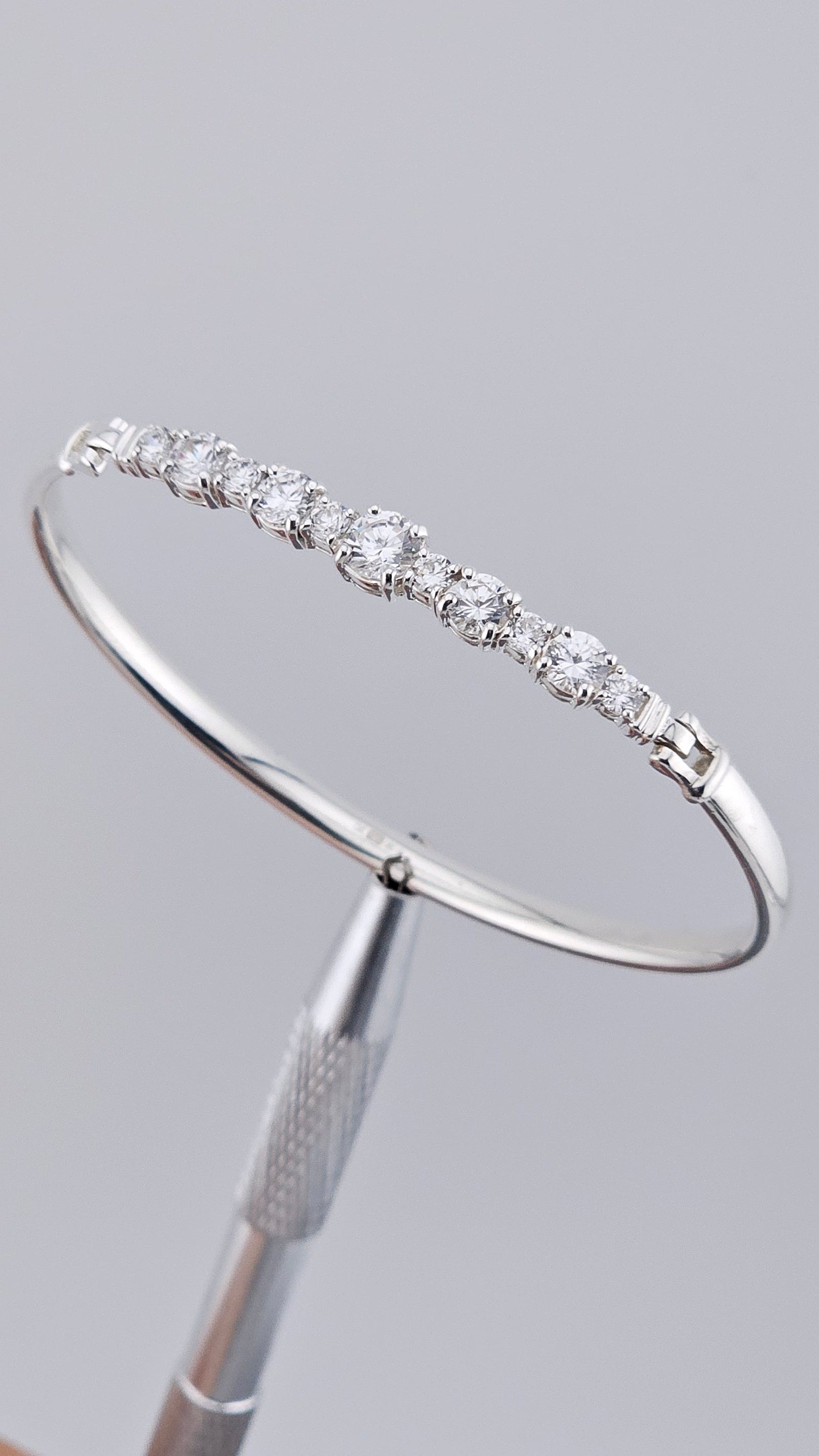925 Sterling Silver Hinged Bangle – Cubic Zirconia Line Bracelet (9.5g)