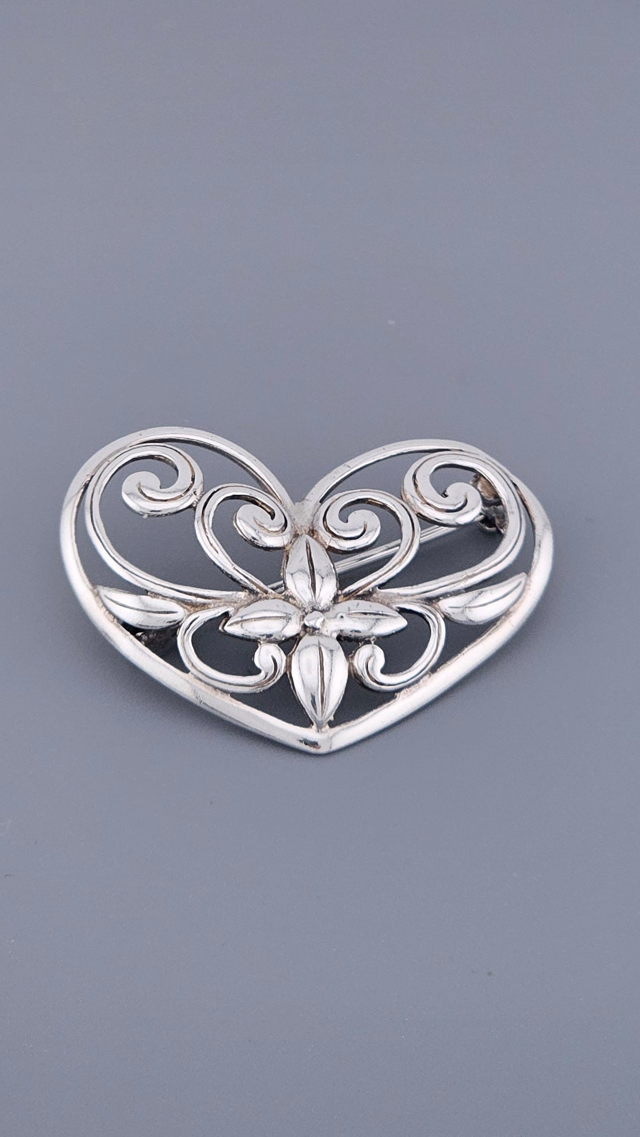 925 Sterling Silver Openwork Floral Heart Brooch (4.4g)