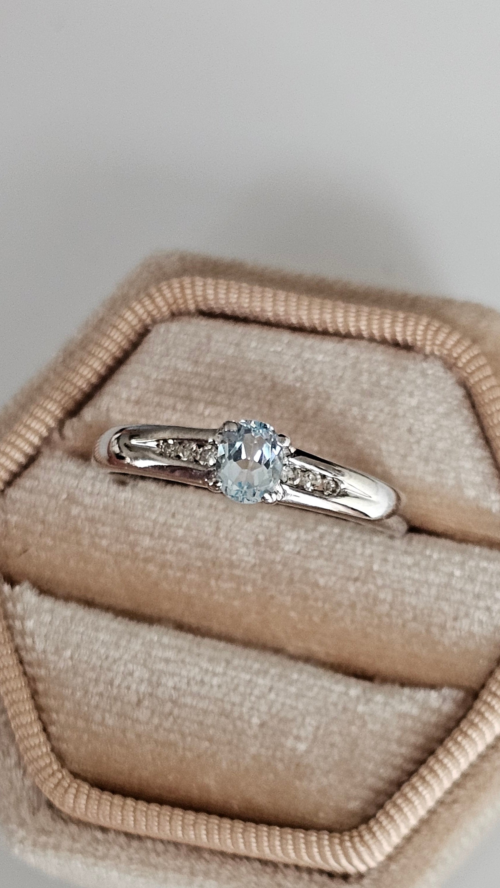 ​9ct White Gold Natural Blue Topaz & Diamond Ring | Size Q | 2.33g