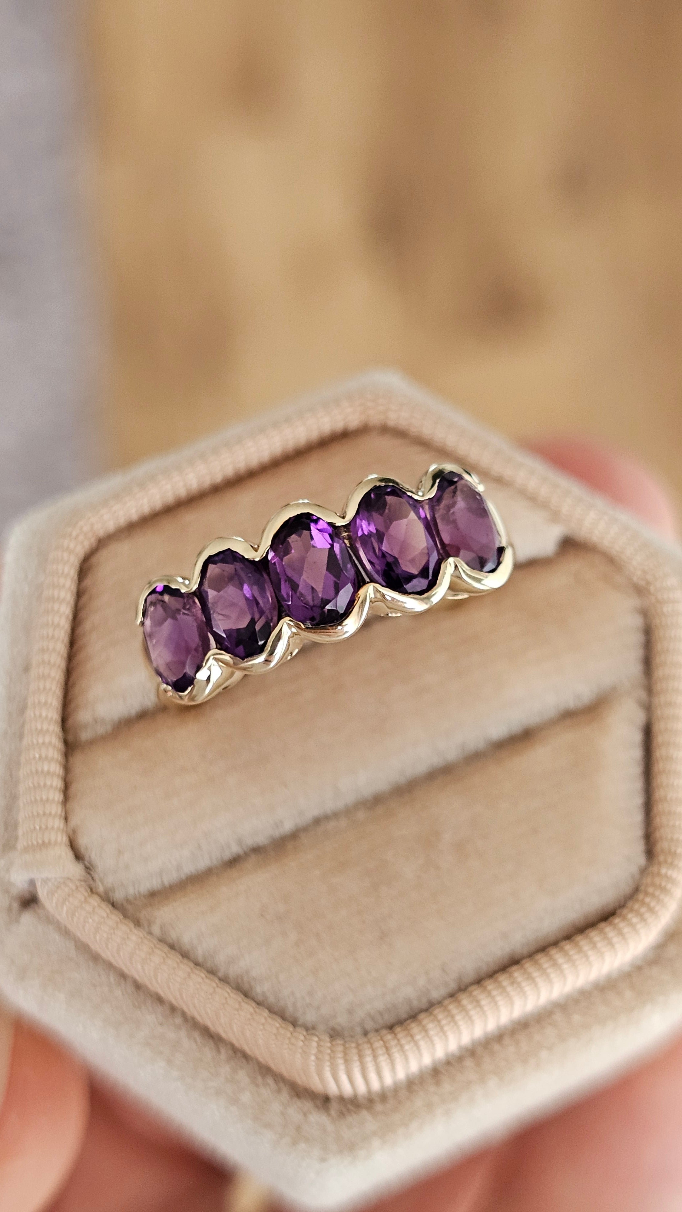 ​9ct Yellow Gold 5-Stone Oval Amethyst Ring – Size Q (2.90g)