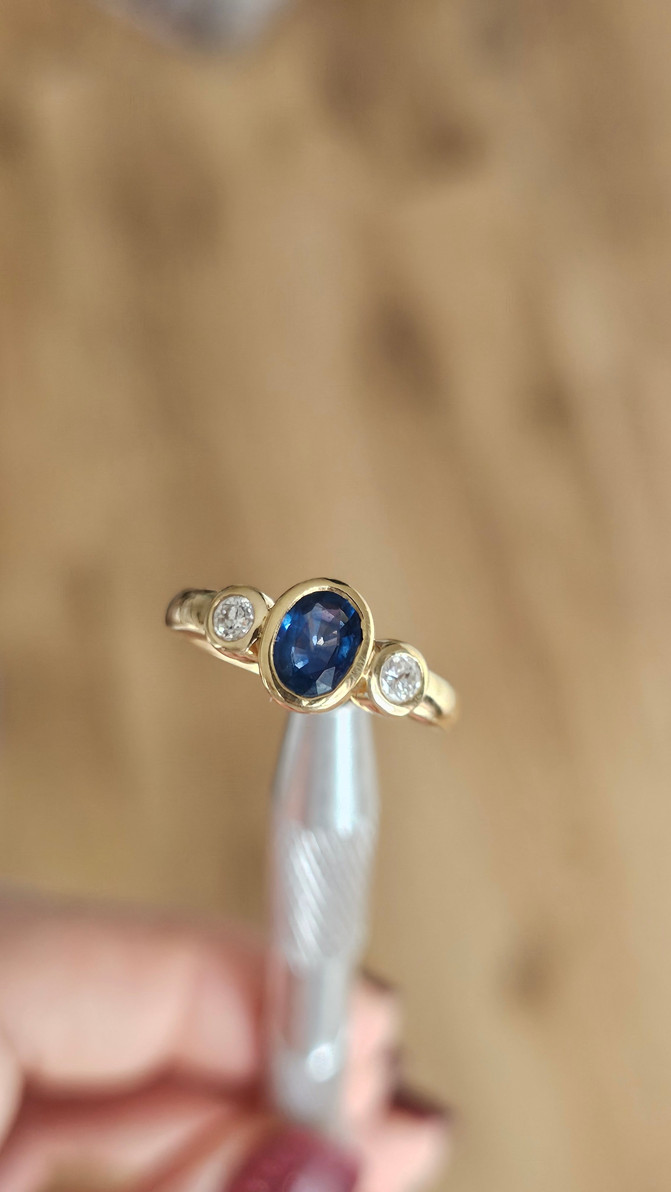Natural Sapphire and 0.20ct Natural Diamonds in 18ct Yellow Gold ring