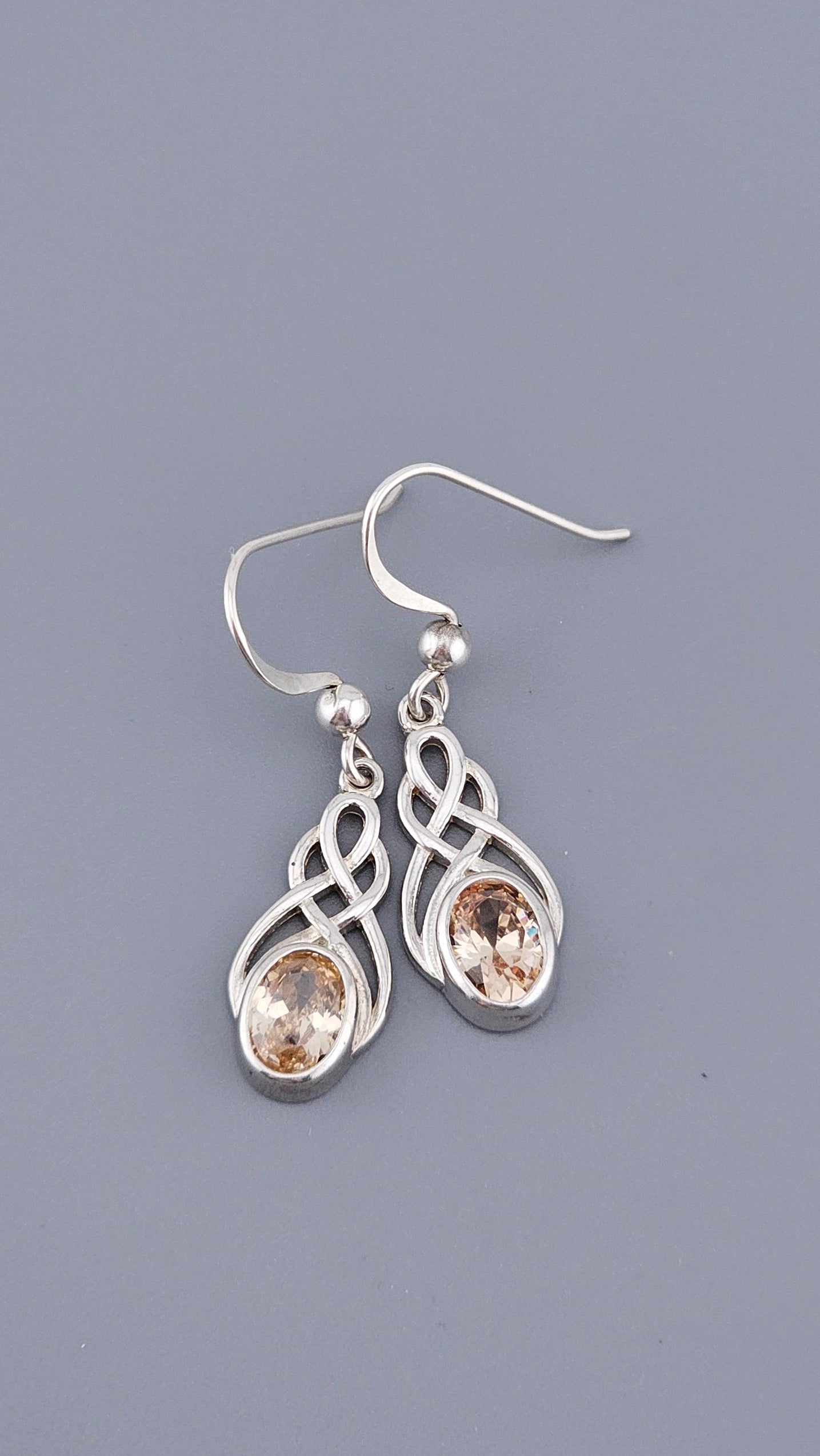 Elegant Pre-Loved 925 Sterling Silver Champagne DQCZ Celtic Knot Drop