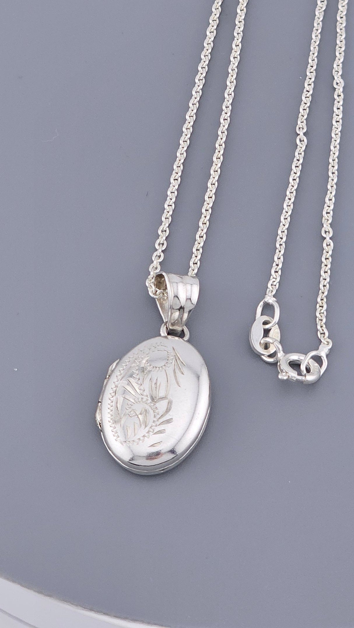 Engraved Sterling Silver Oval Locket Pendant Necklace - 3.6g