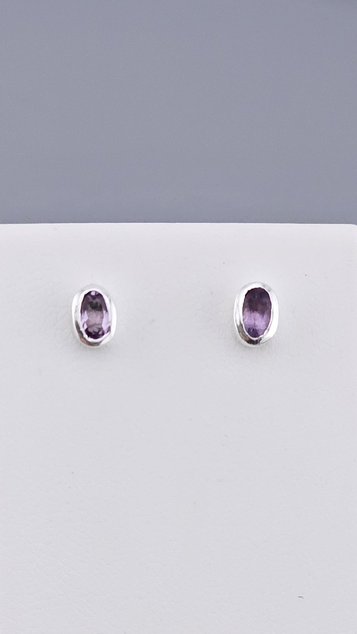 Minimalist 925 Sterling Silver Oval Amethyst Bezel Stud Earrings (1.34g)