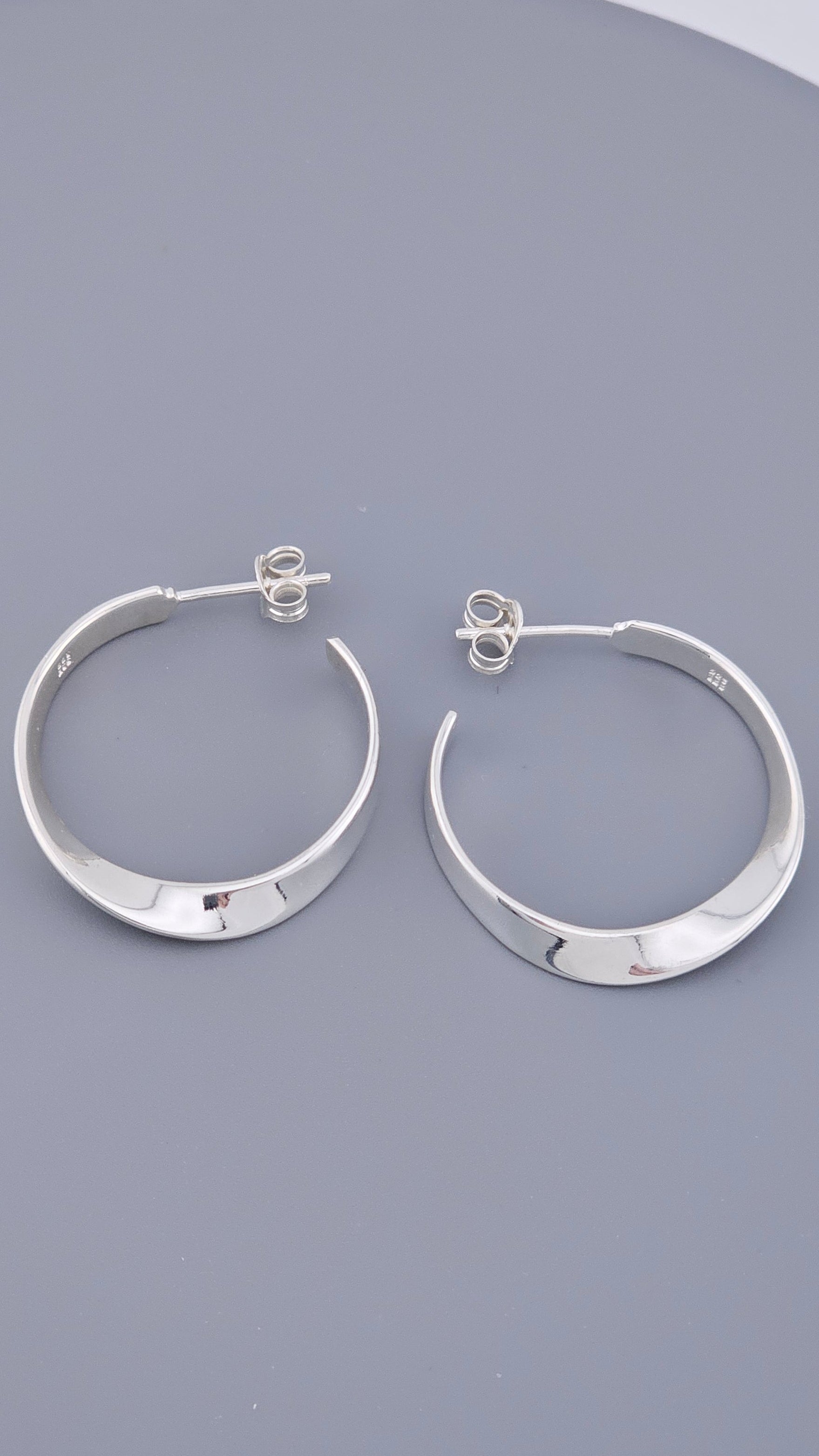 Modern 925 Sterling Silver Twisted Ribbon Open Hoop Earrings (4.7g)