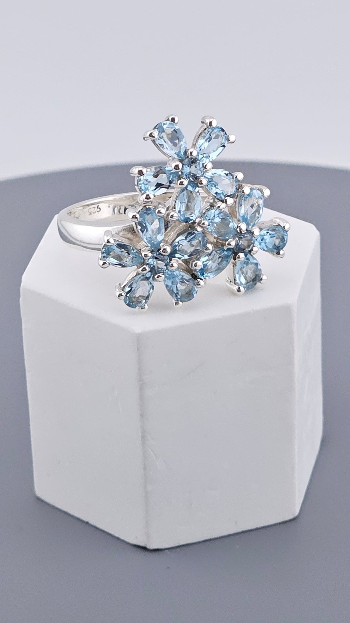 Pre-Loved 925 Sterling Silver Blue Topaz Floral Cluster Ring - Size UK P ½ / US 8 (6.78g) , sterling silver blue topaz ring ,.blue stone ring , silver flower ring 