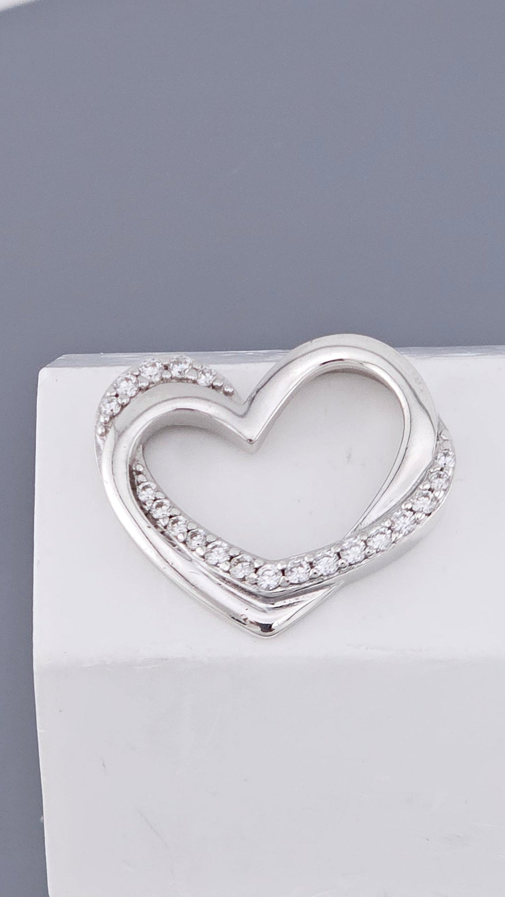 Pre-Loved 925 Sterling Silver Cubic Zirconia Open Heart Pendant (2.5g)