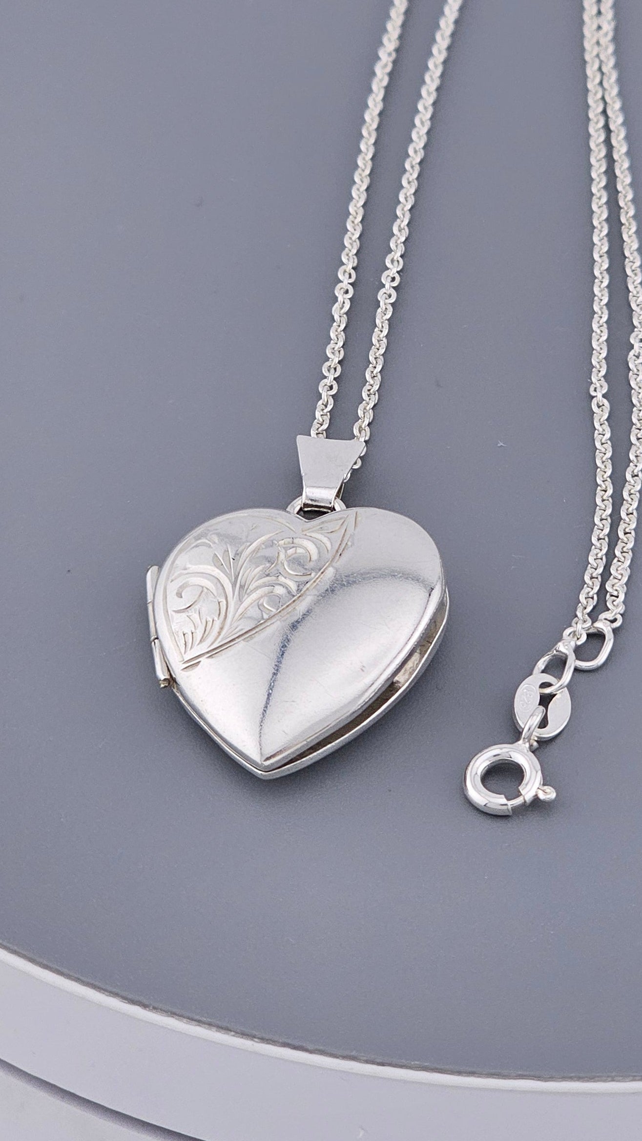 Pre-Loved 925 Sterling Silver Engraved Heart Locket Pendant & Chain