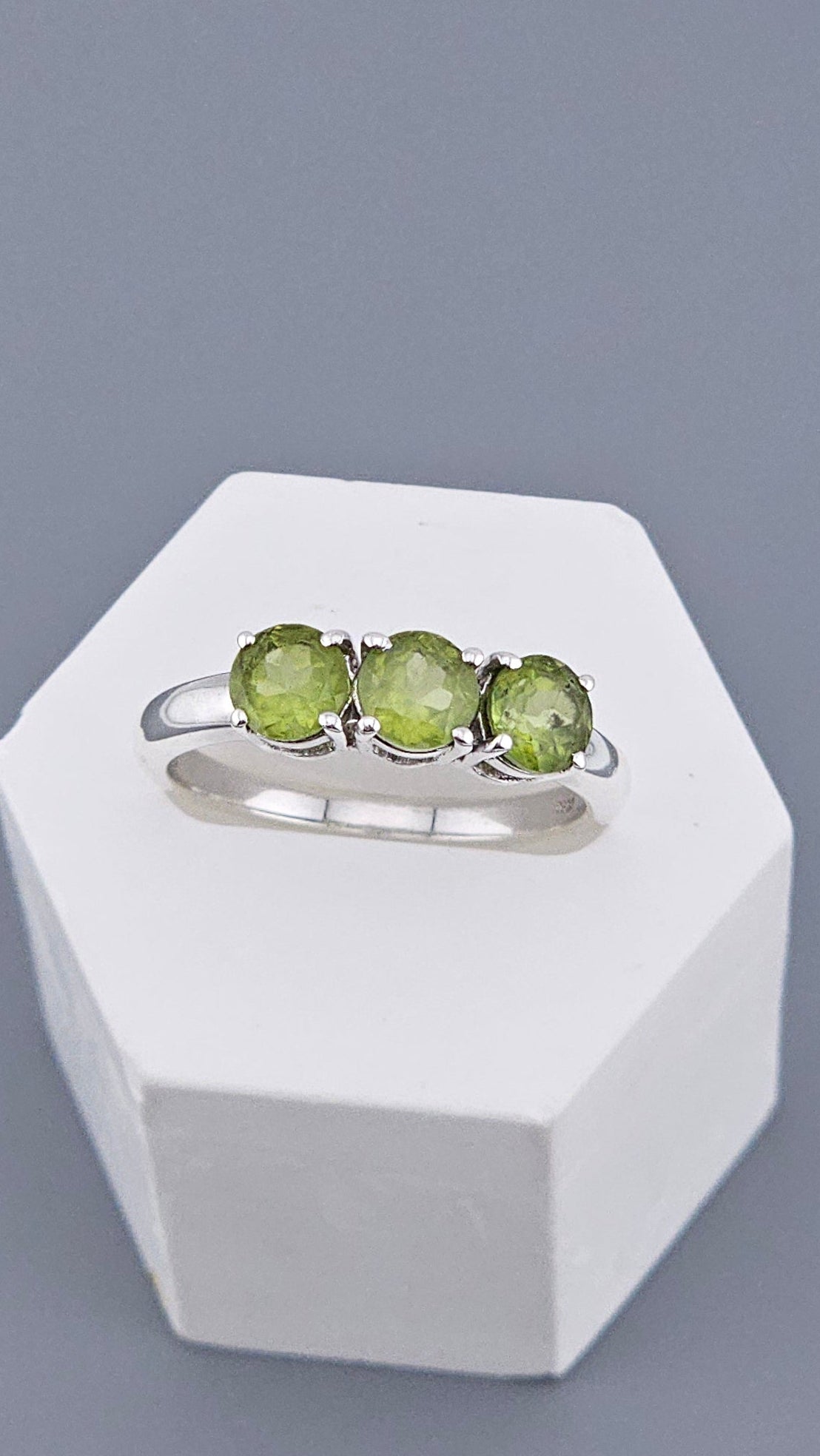 Pre-Loved 925 Sterling Silver Three-Stone Peridot Ring - Size UK P ½ / US 7.75 (2.77g) , Peridot silver ring , green stone ring , sterling silver trilogy Peridot ring 