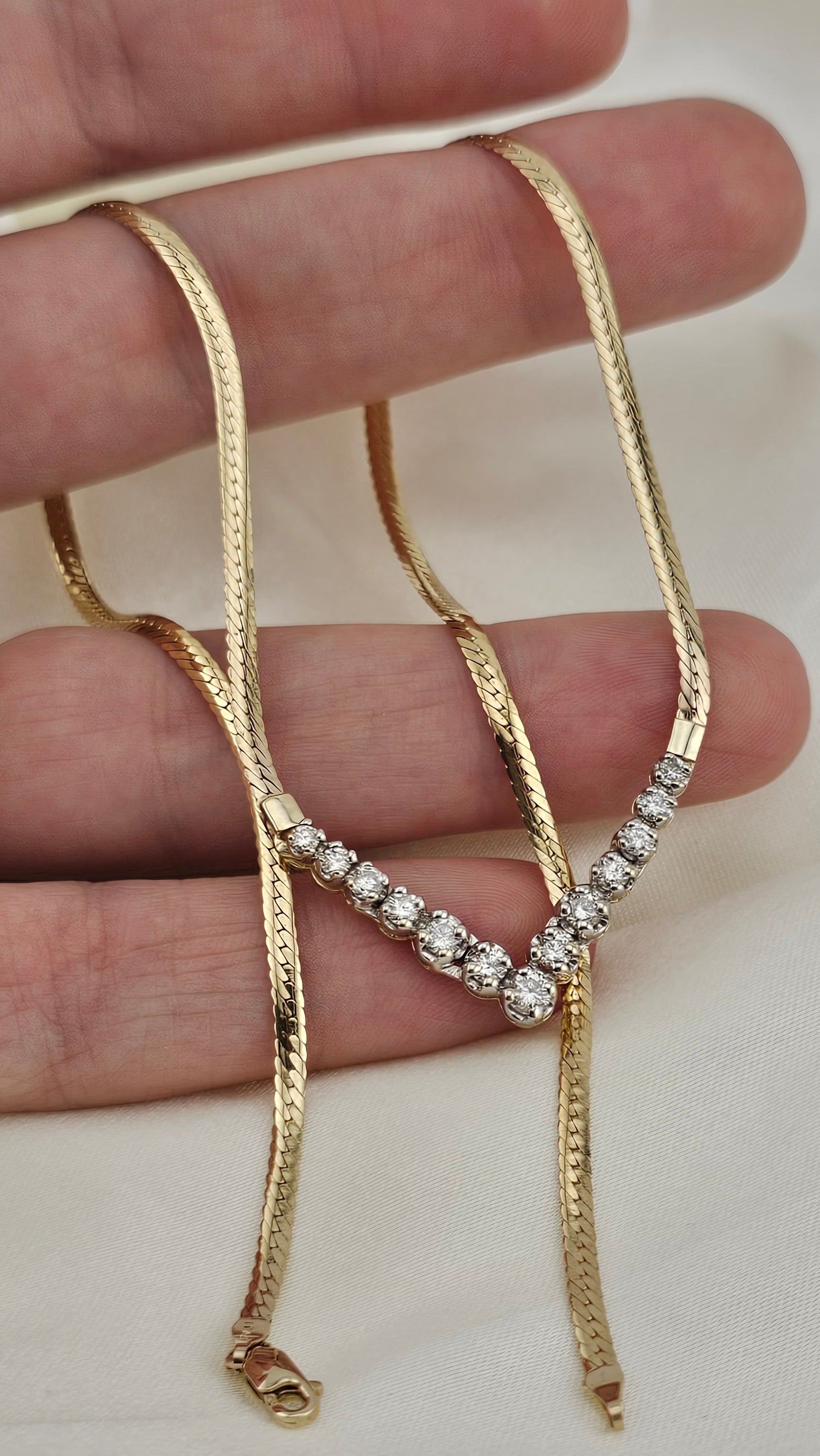 Pre-Loved 9ct Yellow Gold & 1.00ct Natural Diamond Chevron Necklace – 17.5"