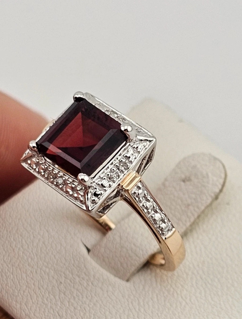 9ct Yellow Gold Square Garnet & Diamond Halo Ring | Size P / 7.5 | 3.65g