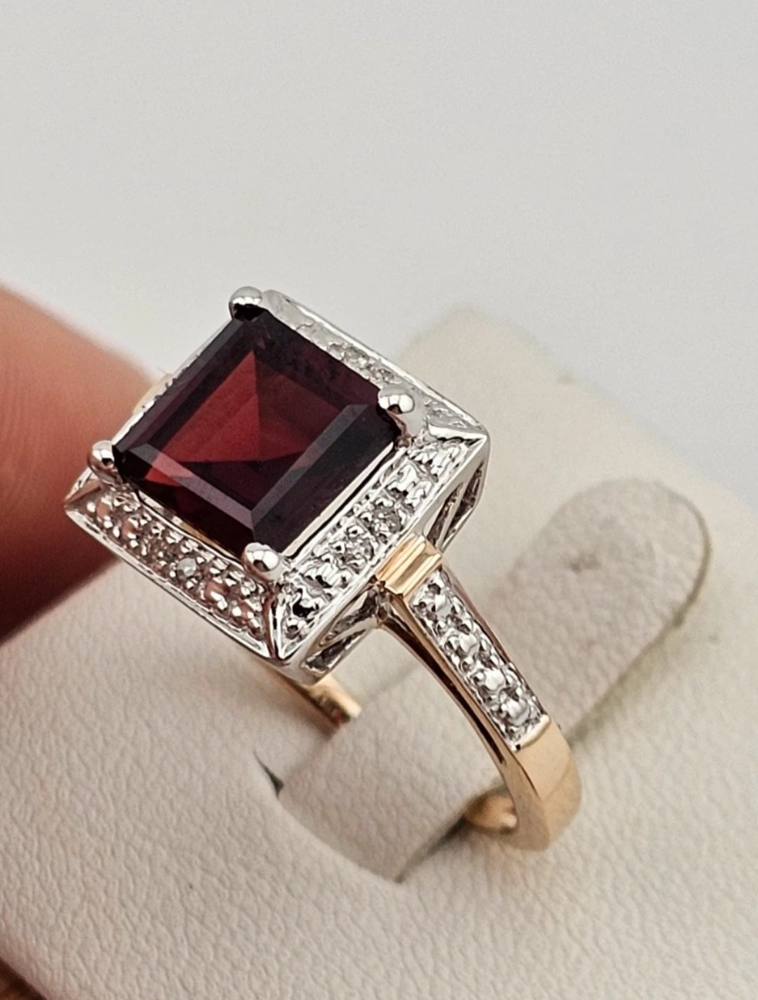 9ct Yellow Gold Square Garnet & Diamond Halo Ring | Size P / 7.5 | 3.65g