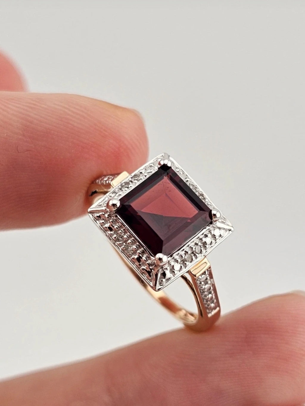 9ct Yellow Gold Square Garnet & Diamond Halo Ring | Size P / 7.5 | 3.65g