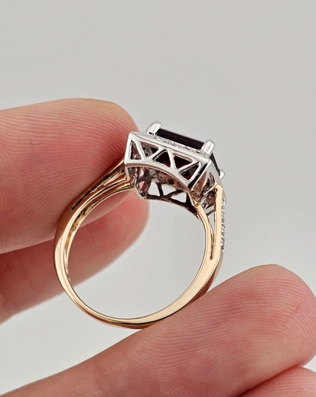 9ct Yellow Gold Square Garnet & Diamond Halo Ring | Size P / 7.5 | 3.65g