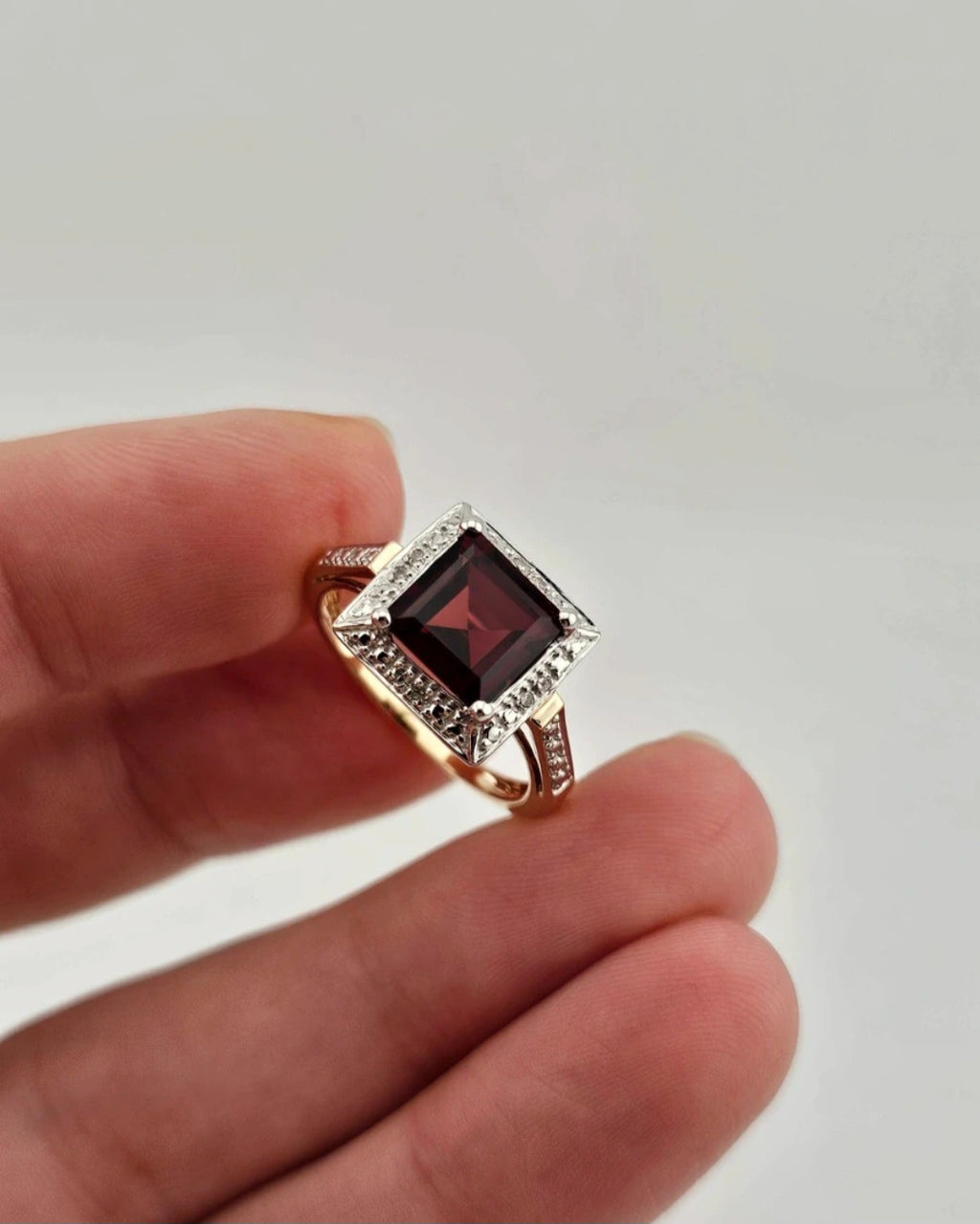 9ct Yellow Gold Square Garnet & Diamond Halo Ring | Size P / 7.5 | 3.65g
