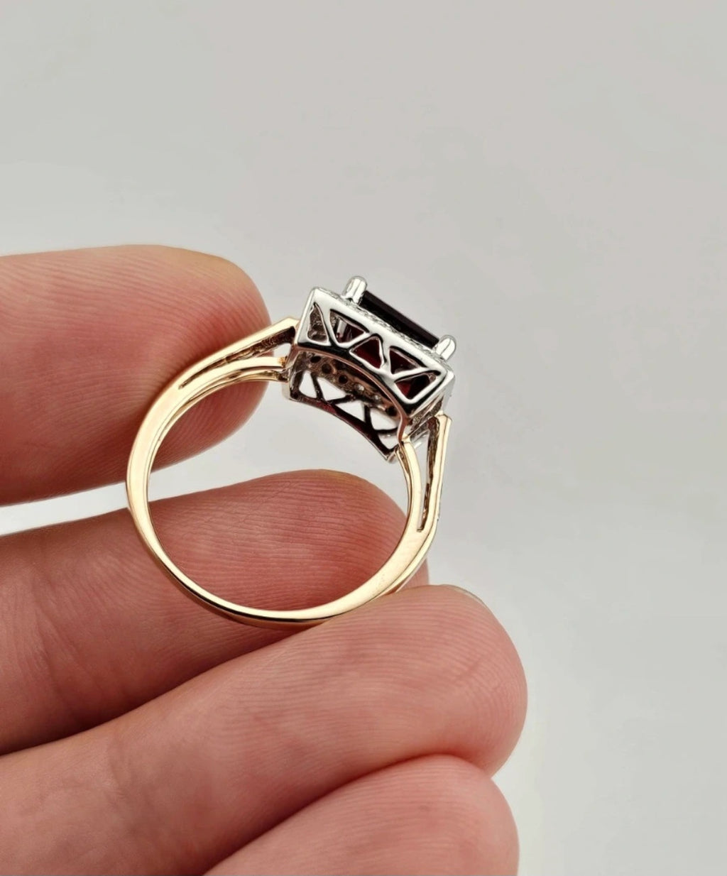 9ct Yellow Gold Square Garnet & Diamond Halo Ring | Size P / 7.5 | 3.65g