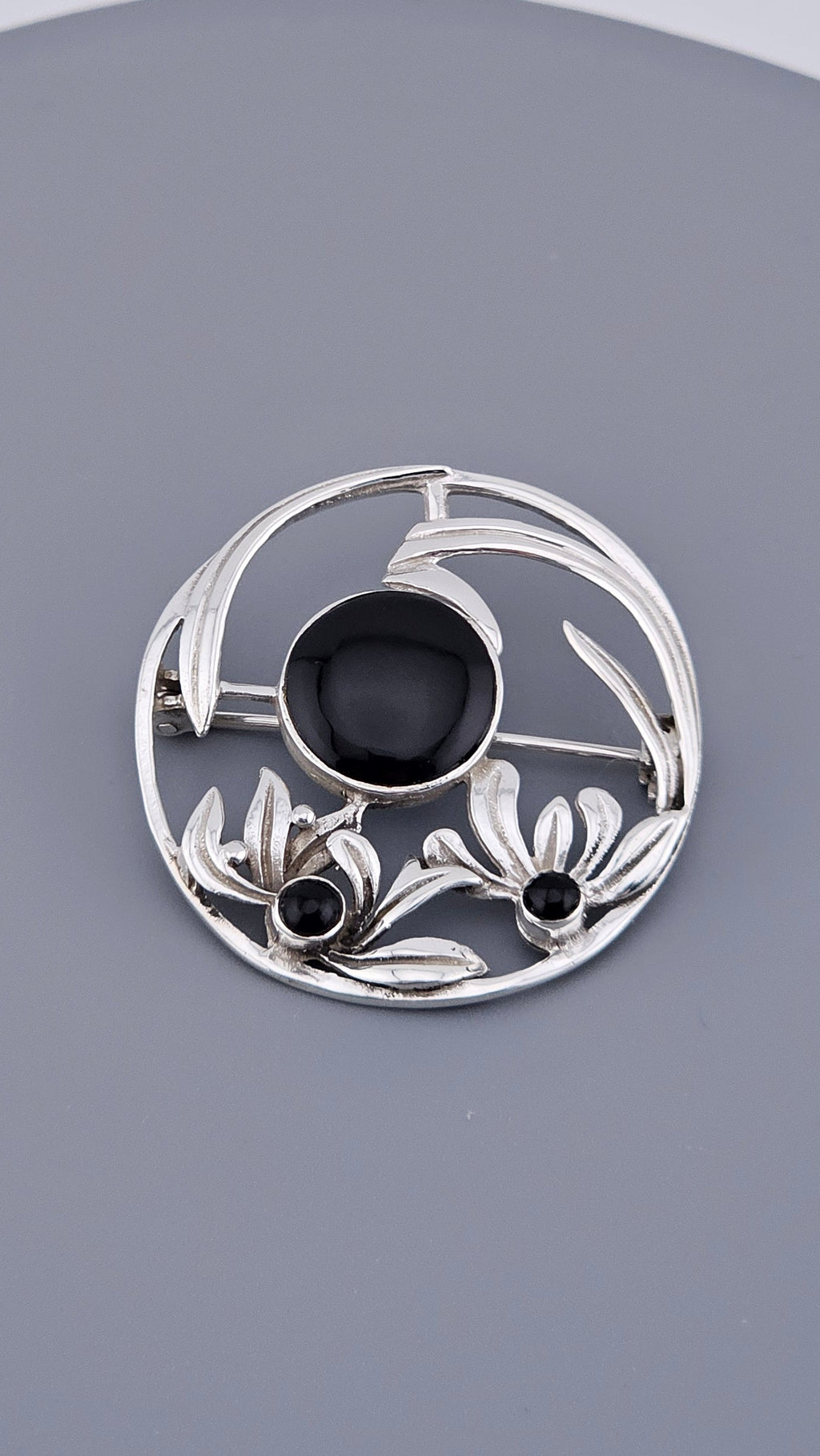 Vintage brooch set with black onyx stone 
