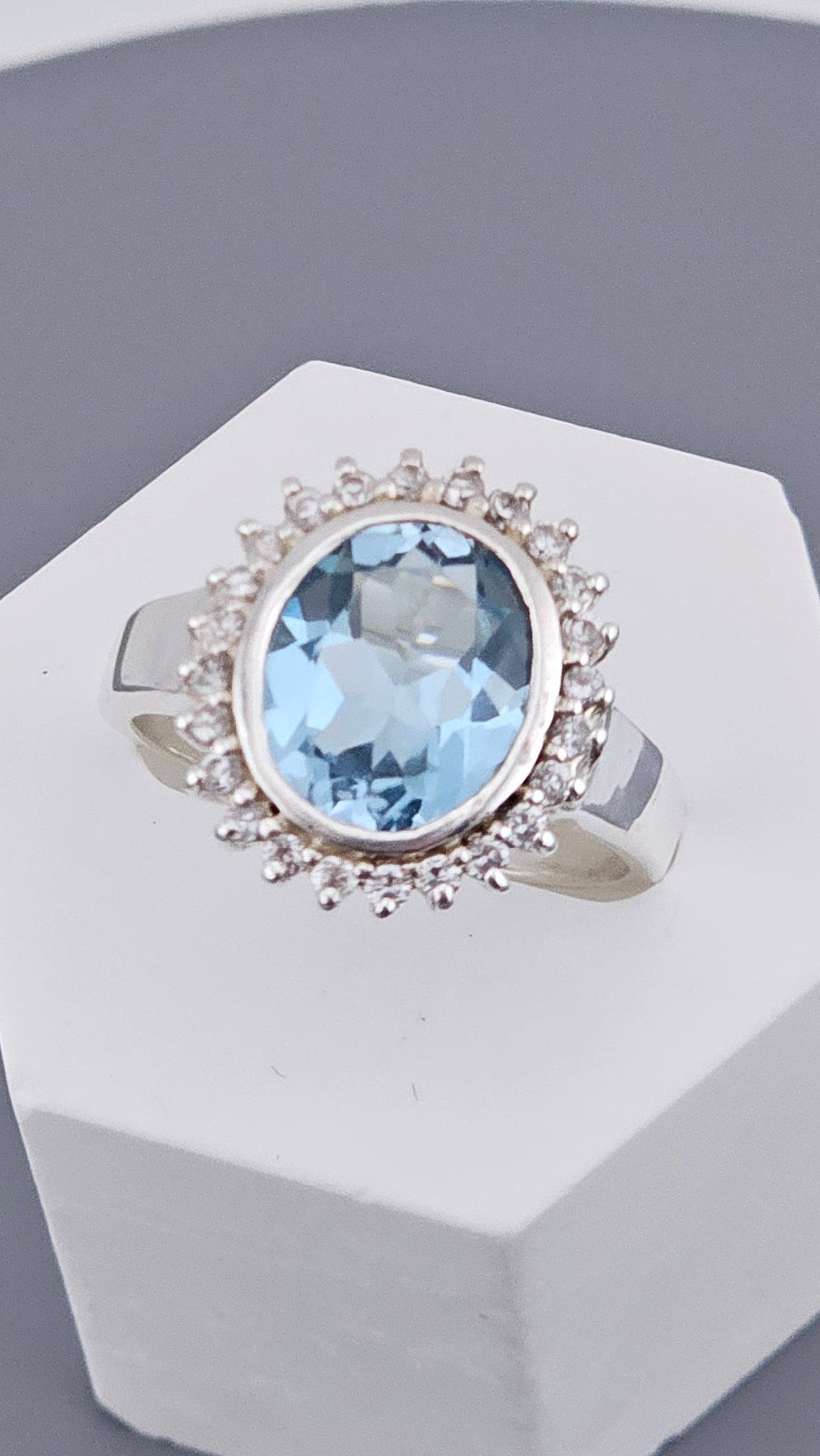 elegant and impresive blue topaz natural stone set in sterling silver 925,statement ring,surounded with small clear stones