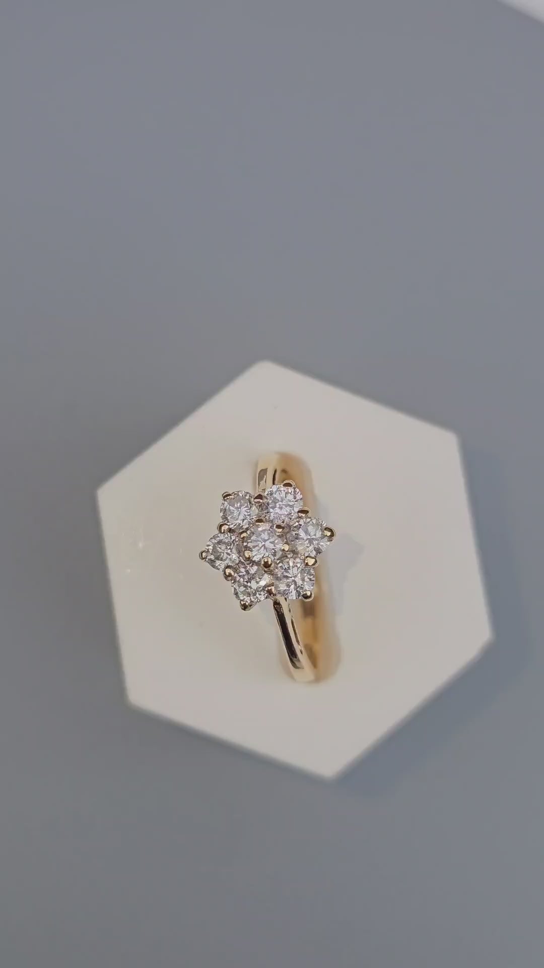 0.63ct Natural Diamond 18k Gold Cluster Ring Size N 1/2 Hallmarked 2.9g