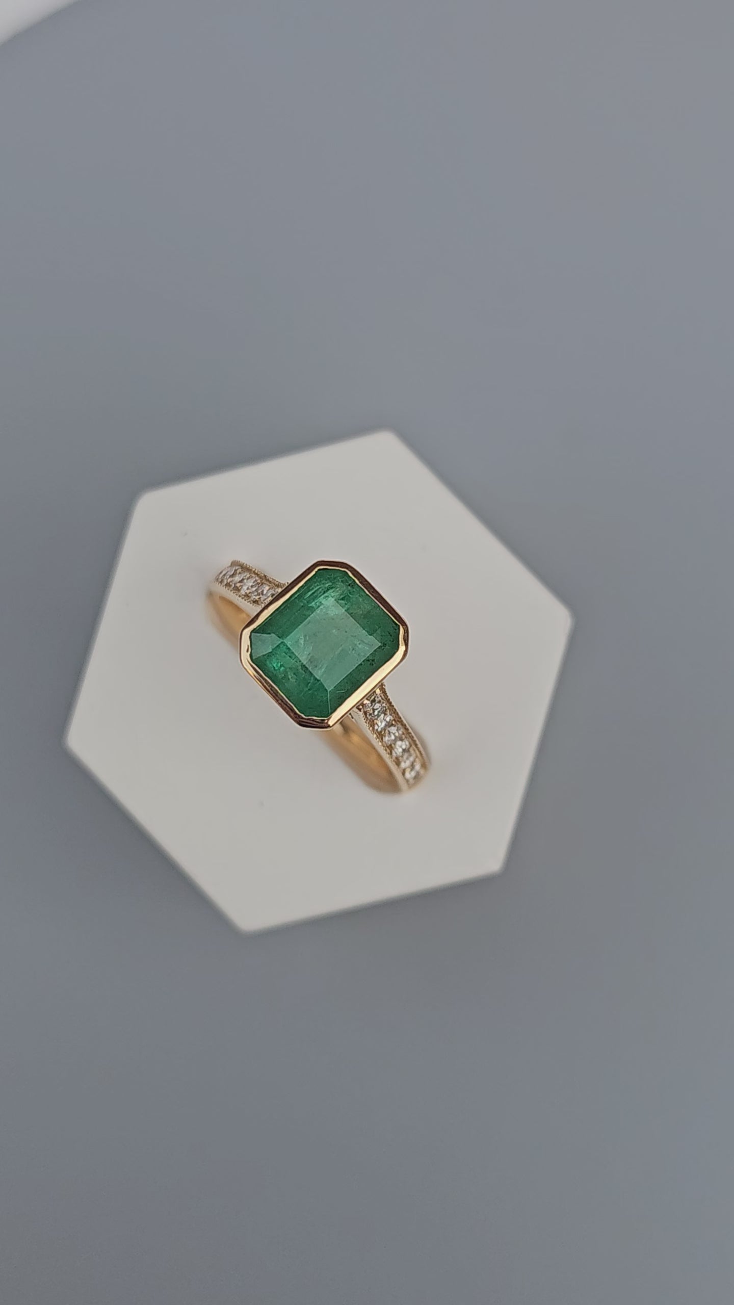14K Yellow Gold Ring Set with 2.79ct Natural Emerald 0.28ct Natural Diamonds